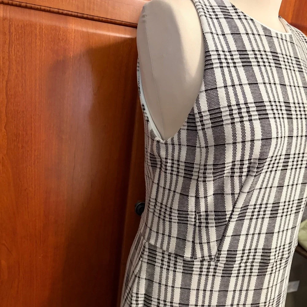 Ann Taylor Black White Plaid Sleeveless Sheath Dress Womens size 12 - Picture 4 of 9
